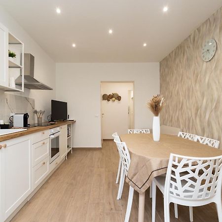 Ludo Holiday House - Charming Con Patio A Due Passi Dalla Cattedrale 팔레르모 외부 사진