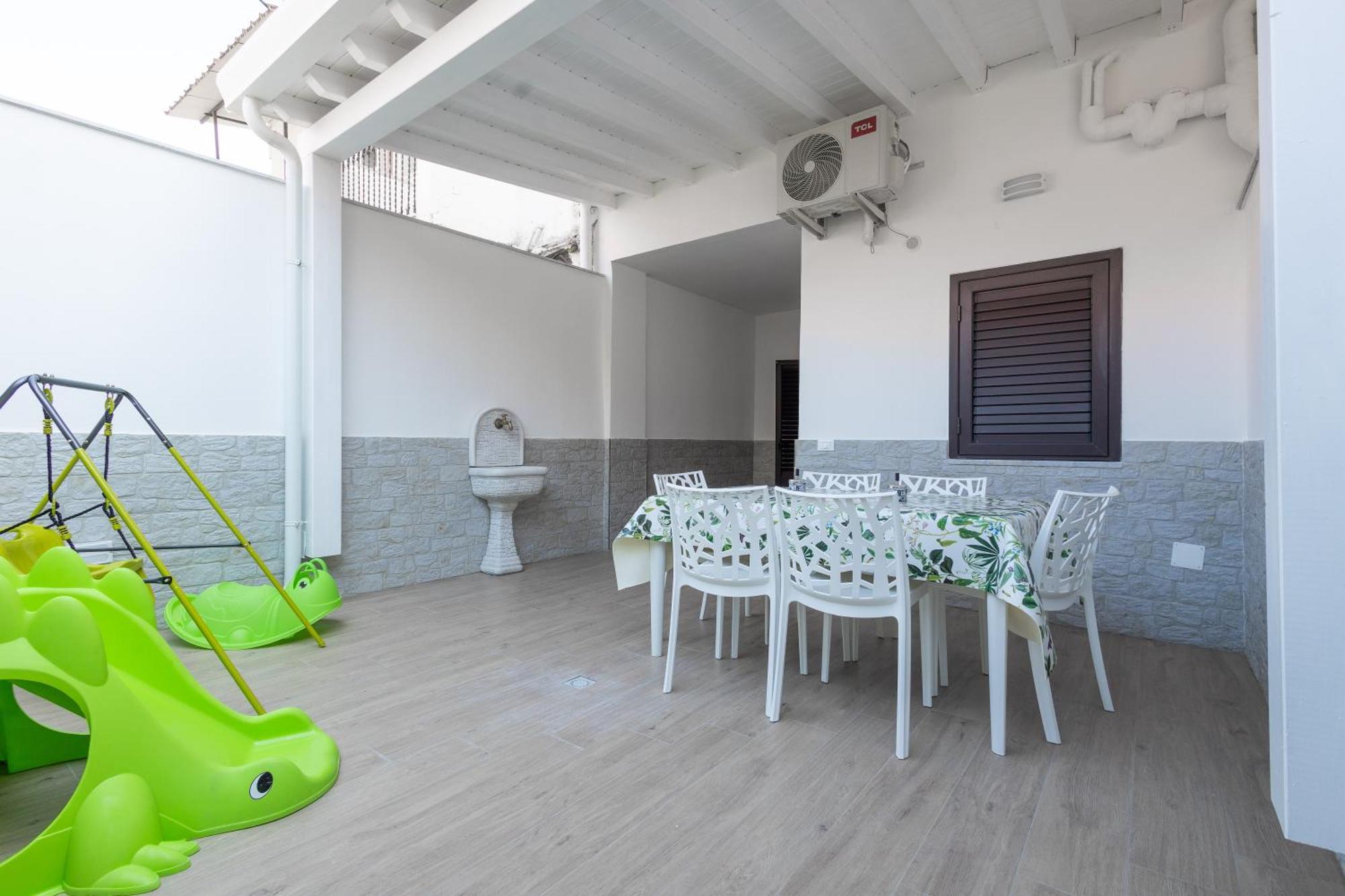 Ludo Holiday House - Charming Con Patio A Due Passi Dalla Cattedrale 팔레르모 외부 사진