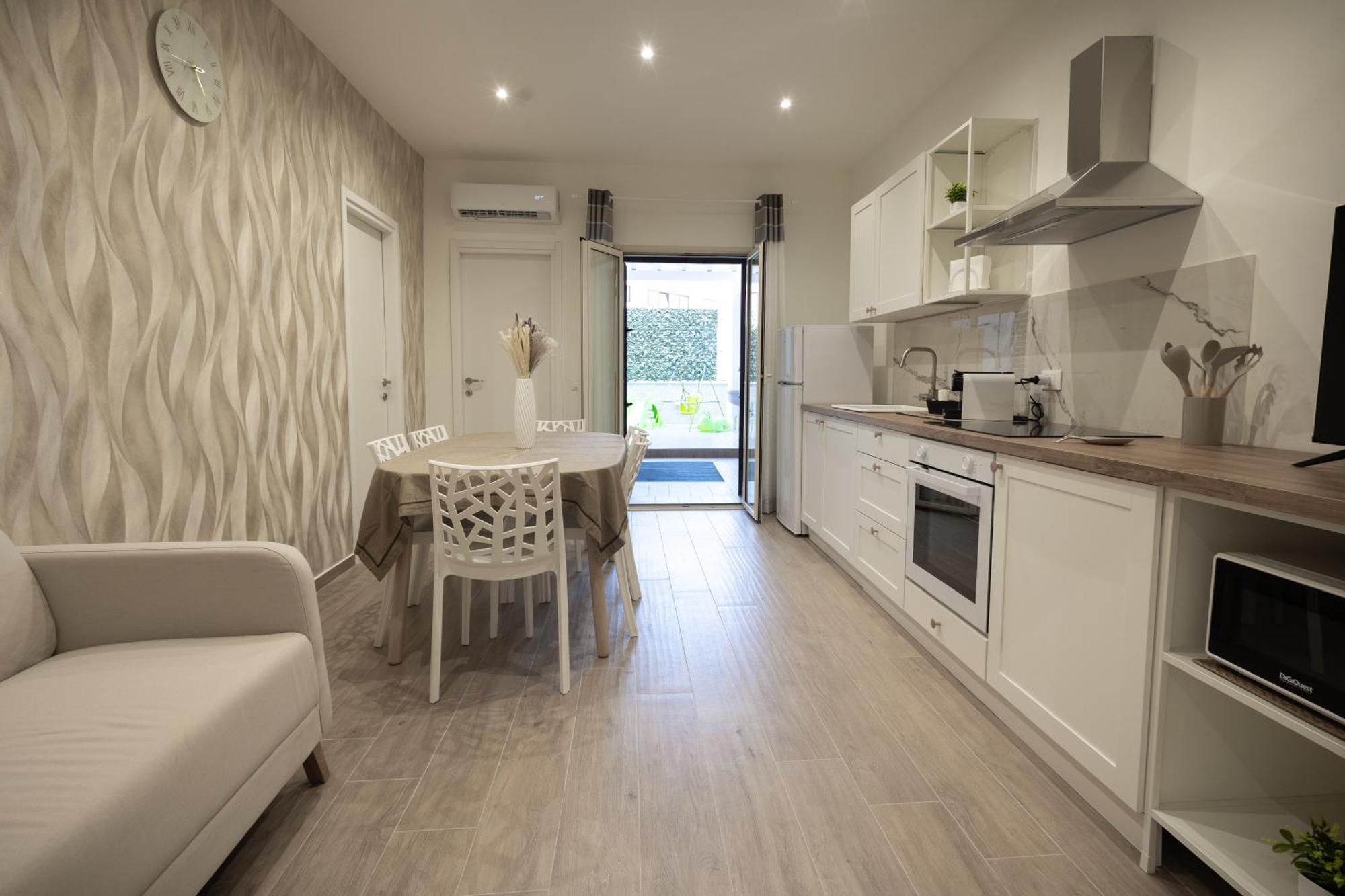 Ludo Holiday House - Charming Con Patio A Due Passi Dalla Cattedrale 팔레르모 외부 사진