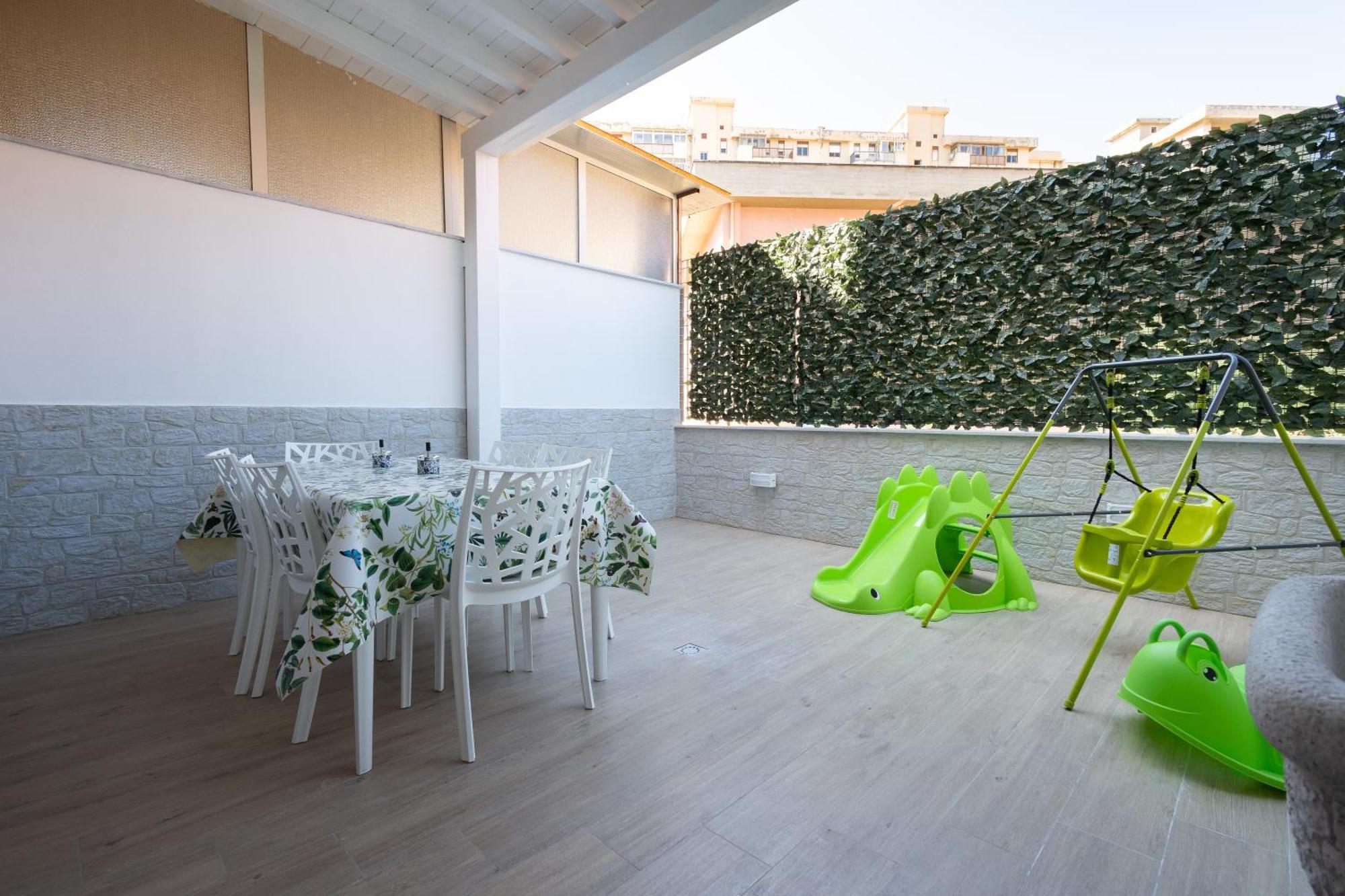 Ludo Holiday House - Charming Con Patio A Due Passi Dalla Cattedrale 팔레르모 외부 사진