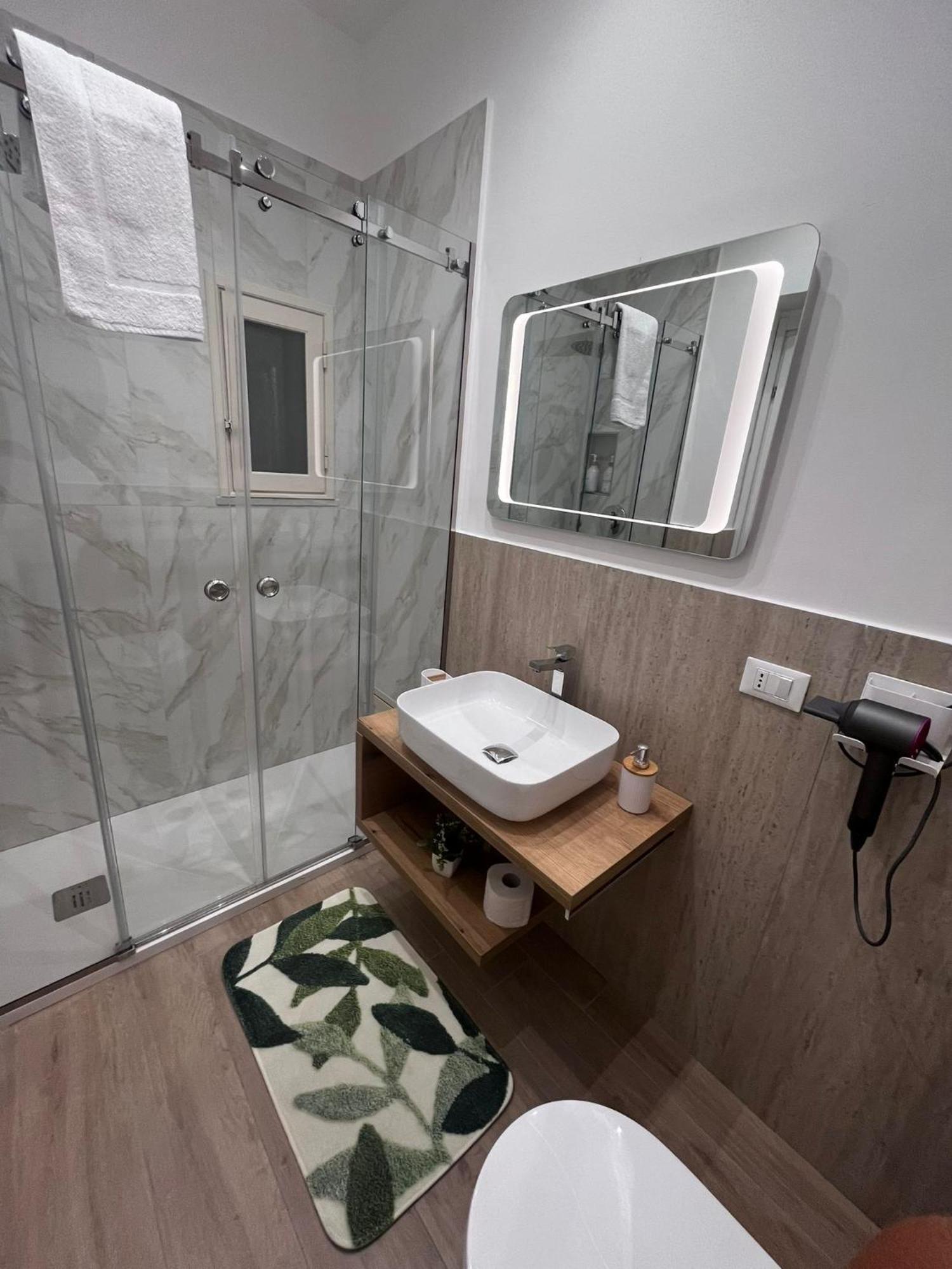 Ludo Holiday House - Charming Con Patio A Due Passi Dalla Cattedrale 팔레르모 외부 사진