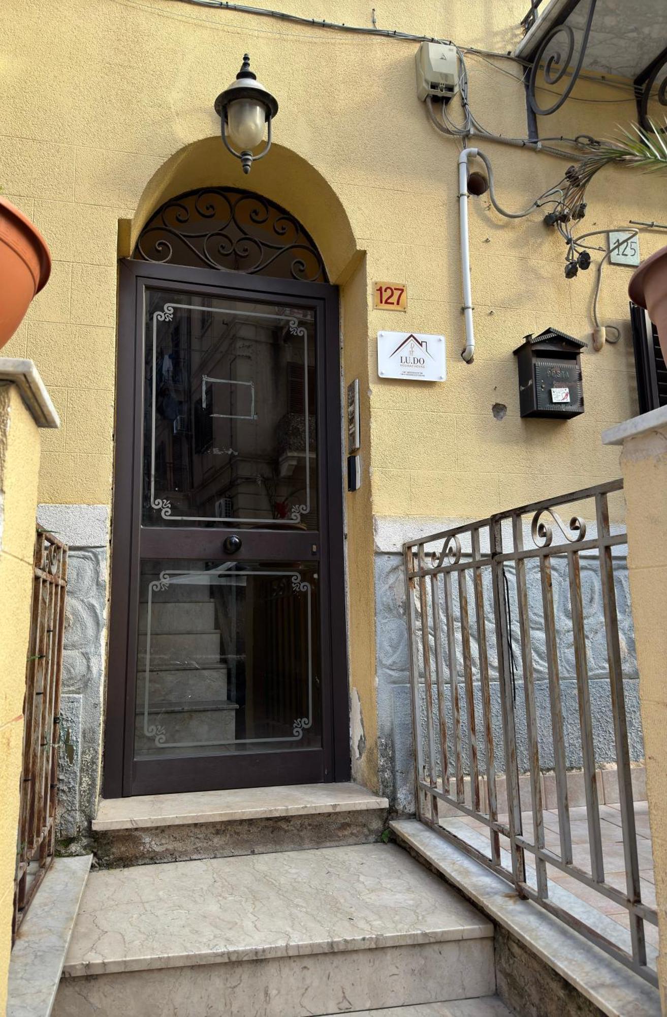 Ludo Holiday House - Charming Con Patio A Due Passi Dalla Cattedrale 팔레르모 외부 사진